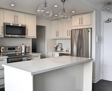 L-shaped 5’x7′ kitchen with 6′ island. Toronto ON