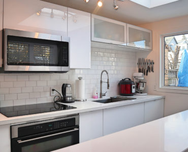 Straight Kitchen With Island, Markham ON